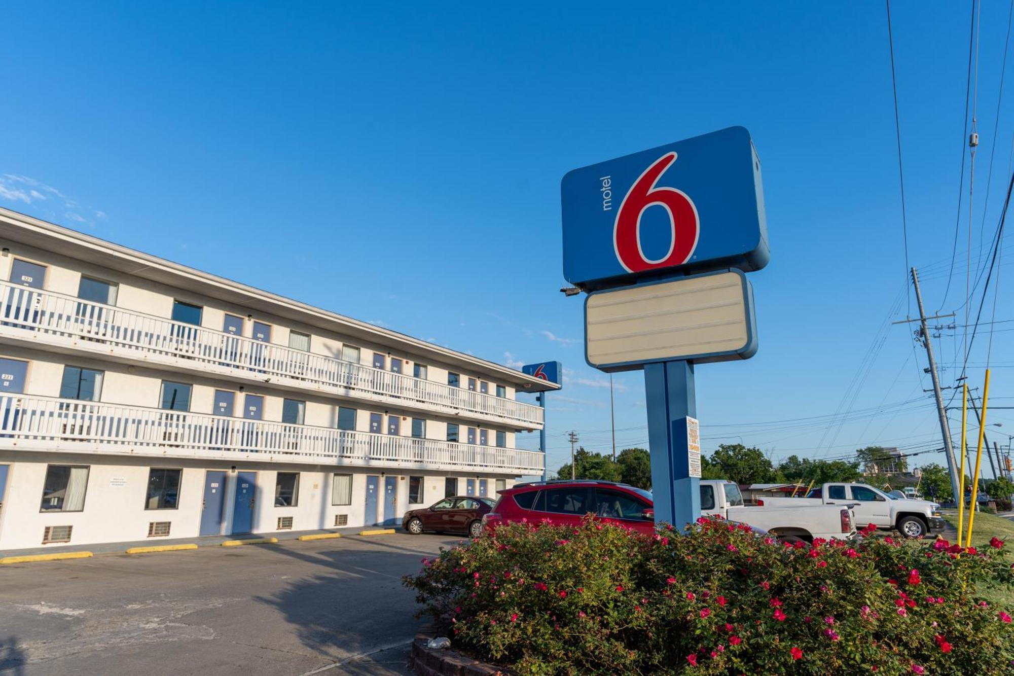 6-cincinnati, Oh Hotel 2*