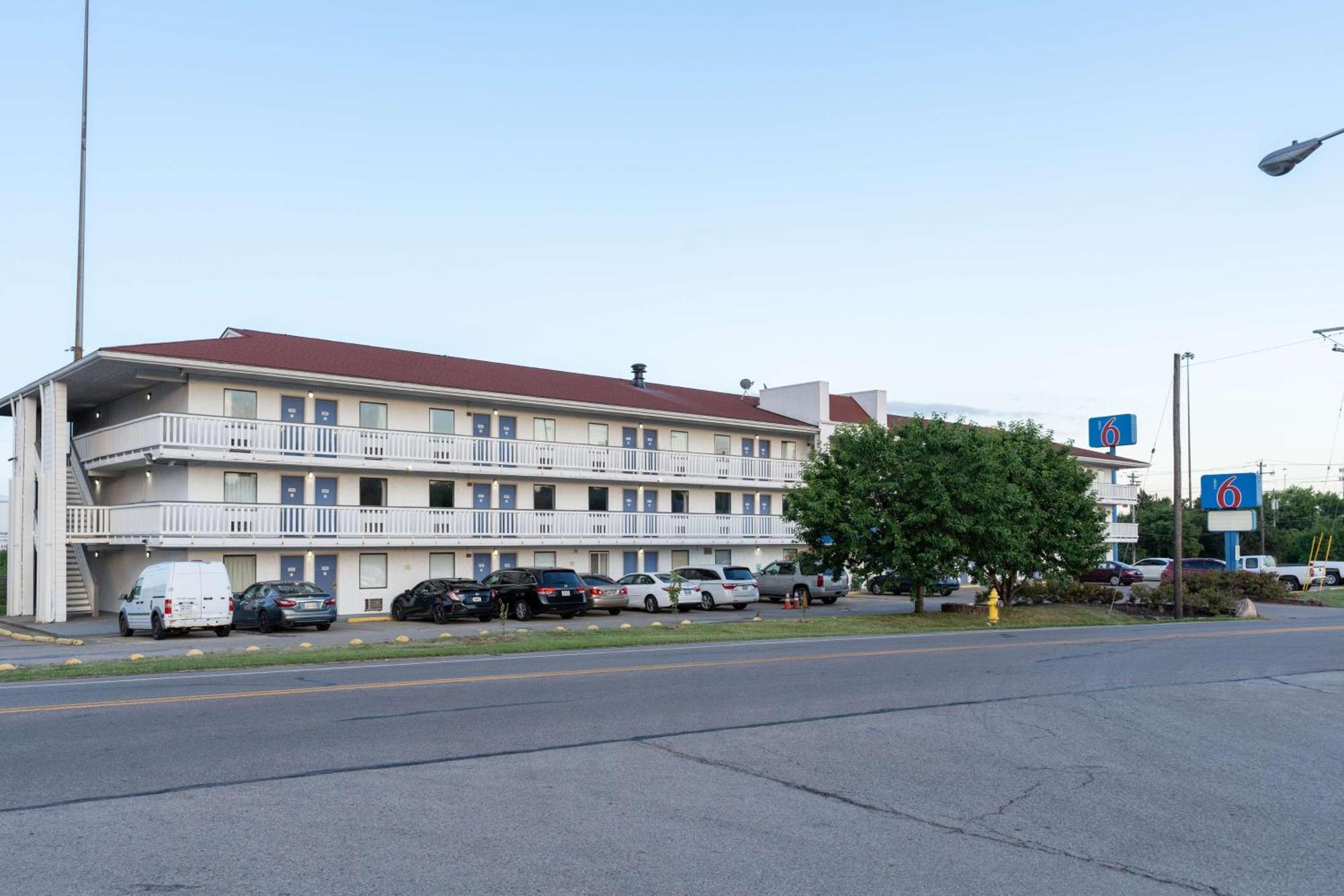 6-cincinnati, Oh Hotel 2*